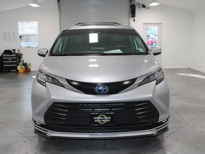 Used 2021 Toyota Sienna XLE
