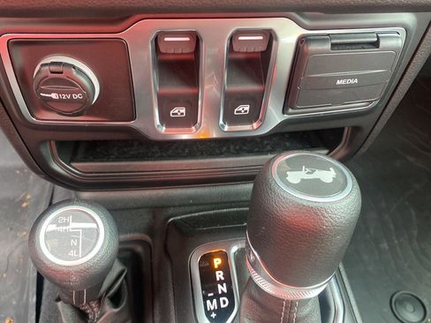 Certified 2025 Jeep Wrangler Sport image 12