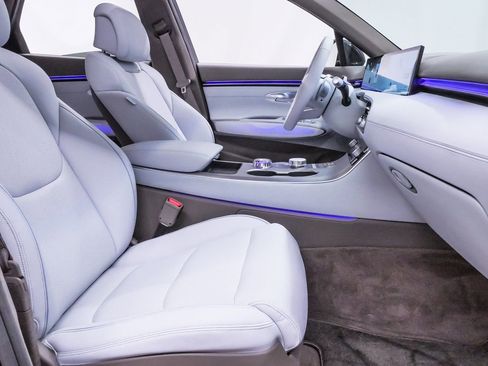 Certified 2026 Genesis GV70 2.5T Advanced image 14