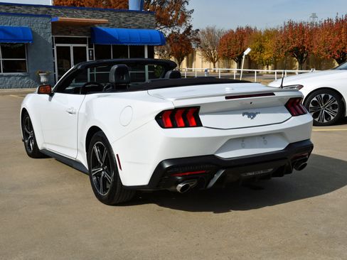 Used 2025 Ford Mustang Premium image 5