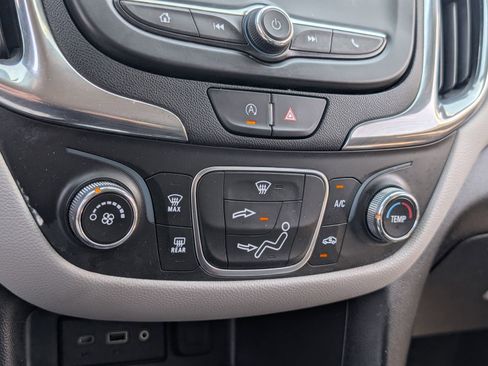 Used 2023 Chevrolet Equinox LS w/ Midnight Edition FWD image 20