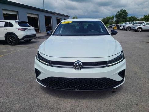 Used 2025 Volkswagen Jetta Sport FWD image 3