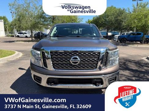 Used 2018 Nissan Titan SV w/ SV Convenience Package AWD/4WD image 2