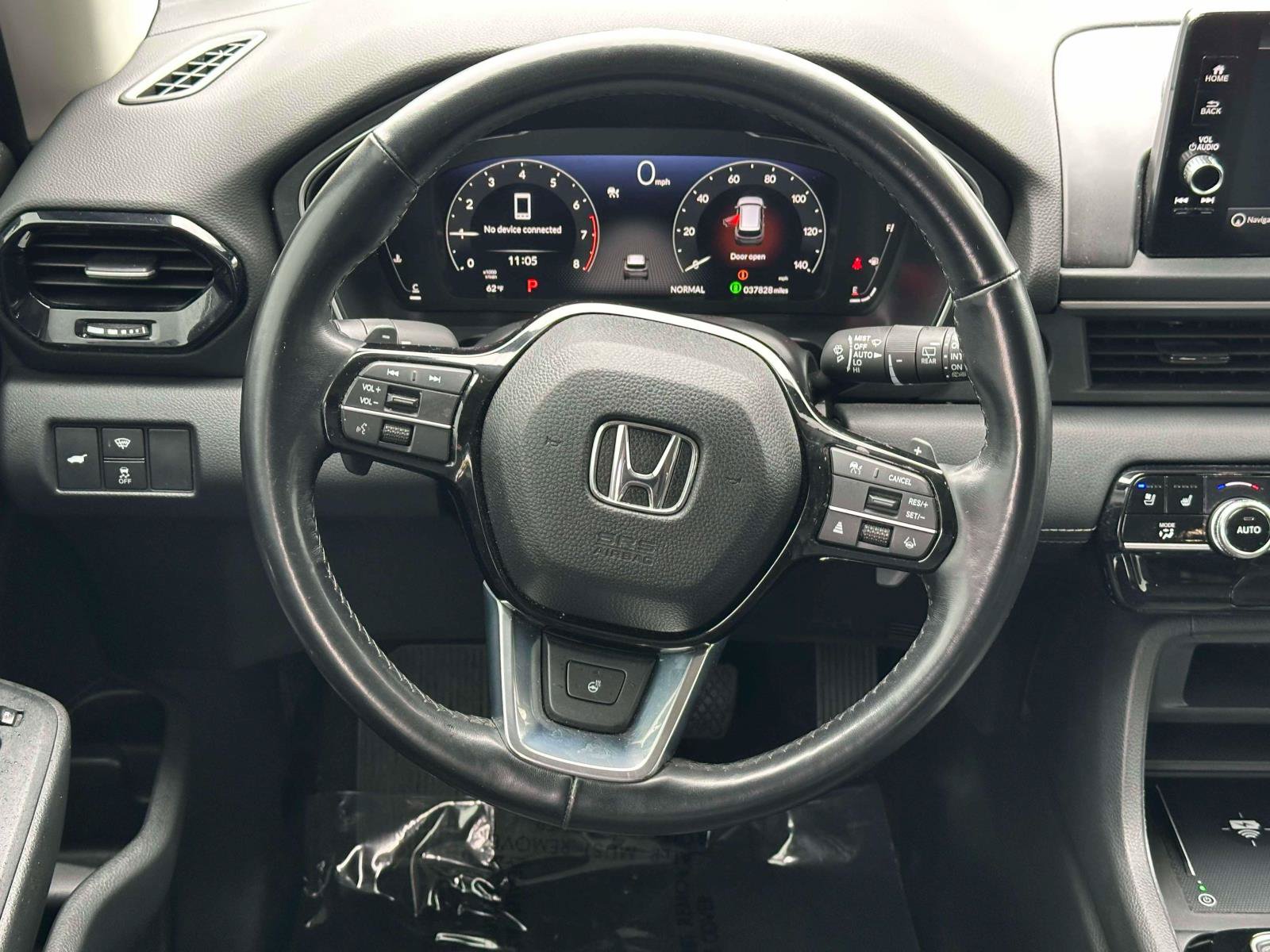 Used 2023 Honda Pilot Elite image 12