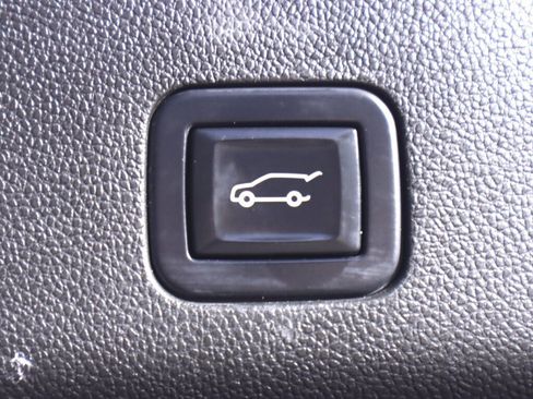 Used 2022 Chevrolet Tahoe LT w/ Luxury Package AWD/4WD image 36