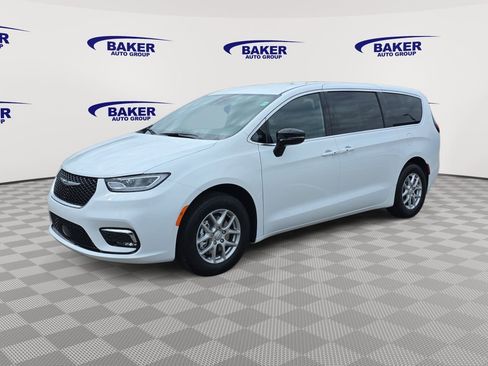 New 2026 Chrysler Pacifica Select image 7