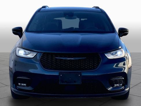 Used 2025 Chrysler Pacifica Limited FWD image 4