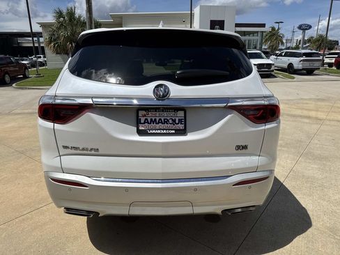 Used 2023 Buick Enclave Essence w/ Experience Buick Package FWD image 8
