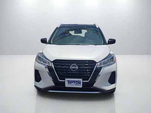 Used 2024 Nissan Kicks SV FWD image 2