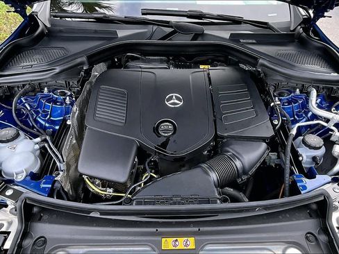 Used 2025 Mercedes-Benz GLC 300 4MATIC image 31
