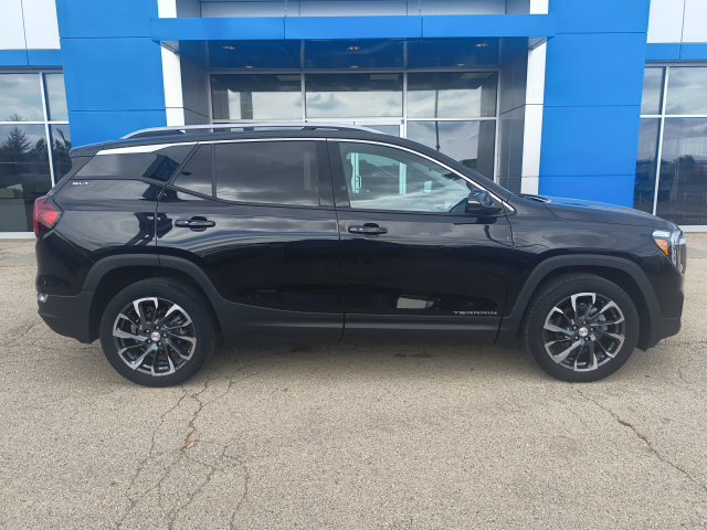 Used 2022 GMC Terrain SLT w/ Infotainment Package II AWD/4WD image 4