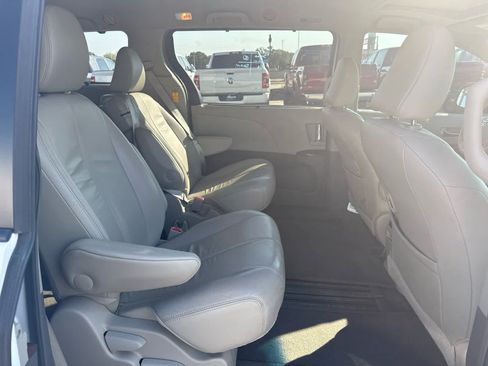 Used 2014 Toyota Sienna XLE FWD image 10