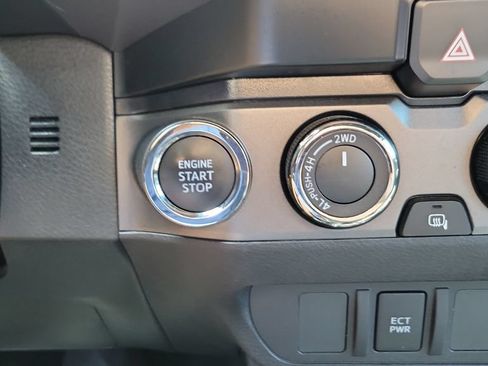 Certified 2023 Toyota Tacoma TRD Off-Road AWD/4WD image 23