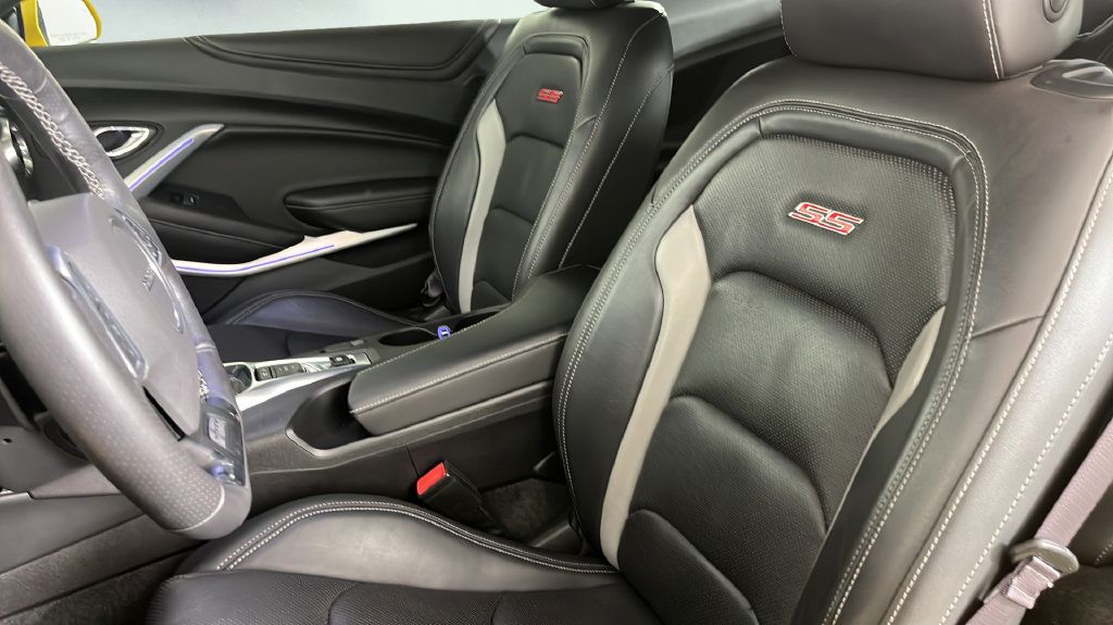 Used 2017 Chevrolet Camaro SS RWD image 34