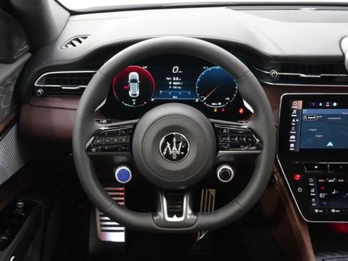 New 2025 Maserati Grecale Modena image 12