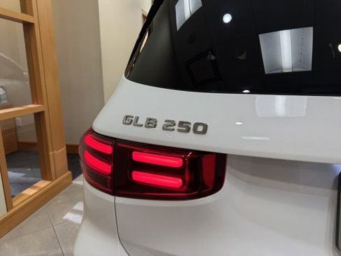 Certified 2025 Mercedes-Benz GLB 250 image 24
