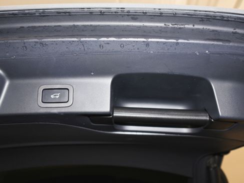 Used 2020 Jaguar F-PACE SVR image 13