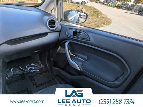 Used 2013 Ford Fiesta SE image 14