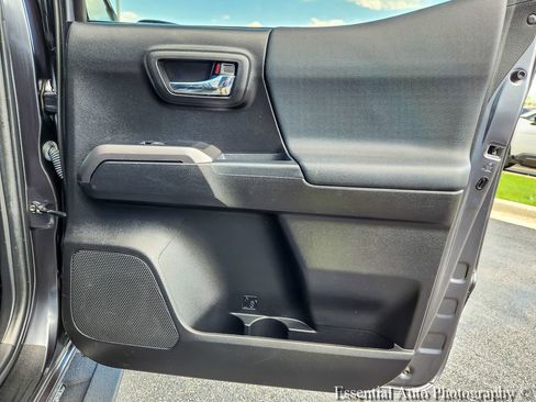Used 2022 Toyota Tacoma TRD Sport AWD/4WD image 18
