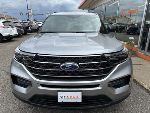 Used 2020 Ford Explorer XLT image 2