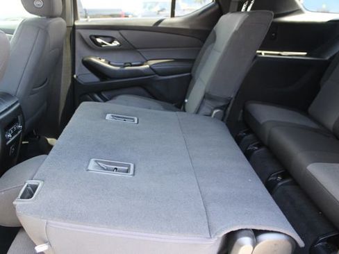 Used 2023 Chevrolet Traverse LT FWD image 37