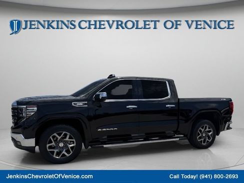 Used 2023 GMC Sierra 1500 SLT w/ SLT Premium Package AWD/4WD image 10