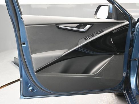 Used 2023 Kia Niro EX image 39