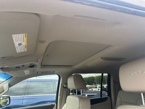 Used 2018 GMC Yukon XL Denali w/ Denali Ultimate Package AWD/4WD image 11