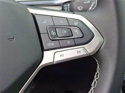 New 2025 Volkswagen Taos SEL image 19