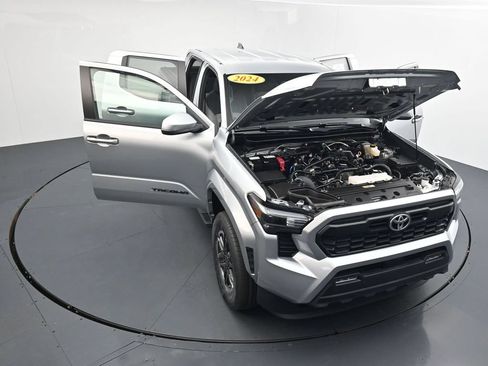 Used 2024 Toyota Tacoma TRD Sport w/ TRD Sport Upgrade Package AWD/4WD image 39