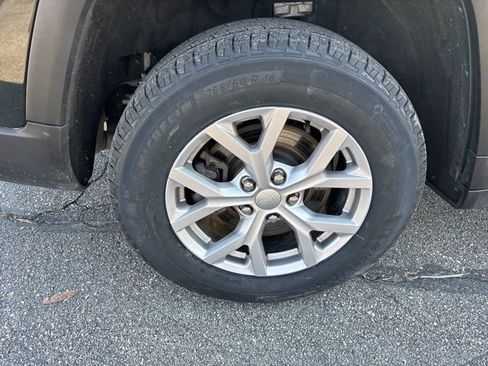 Used 2022 Jeep Grand Cherokee L Limited w/ Luxury Tech Group II image 12