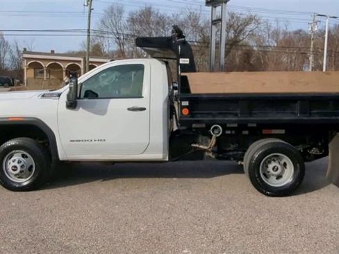 Used 2022 GMC Sierra 3500 Pro w/ Convenience Package image 5