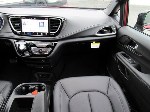 New 2026 Chrysler Pacifica Select w/ S Appearance Package image 13