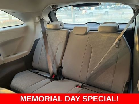 Used 2022 Toyota Sienna LE w/ LE Plus Package FWD image 14