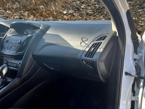 Used 2017 Ford Focus SE image 15