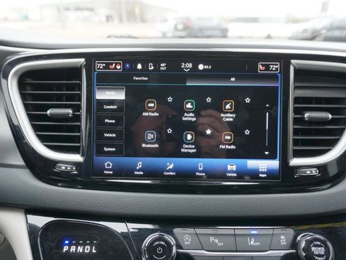 Used 2023 Chrysler Pacifica Touring-L image 14