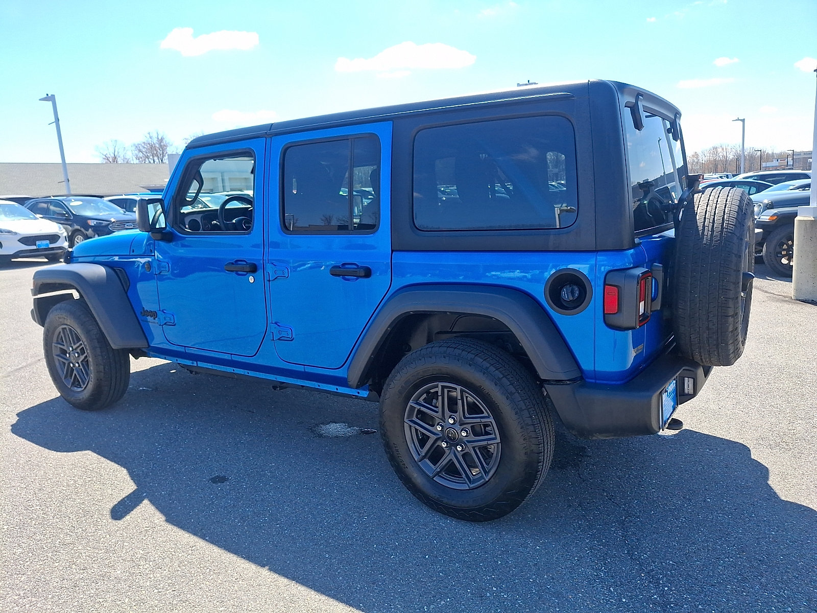 Used 2025 Jeep Wrangler Unlimited Sport AWD/4WD image 4