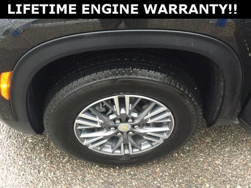 Used 2025 Chevrolet Traverse LT image 26