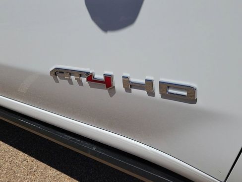 Used 2023 GMC Sierra 2500 AT4 w/ AT4 Preferred Package AWD/4WD image 13