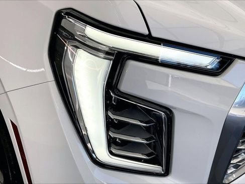Used 2025 GMC Yukon XL Denali image 28