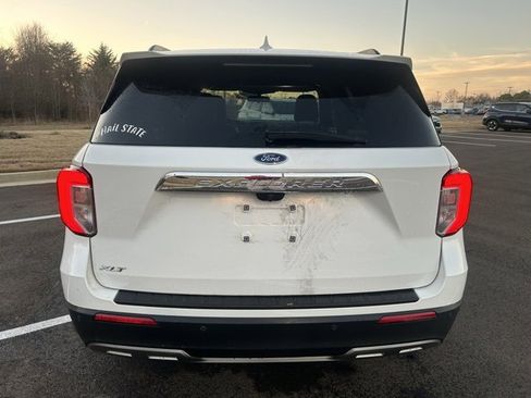 Used 2021 Ford Explorer XLT w/ Equipment Group 202A image 4