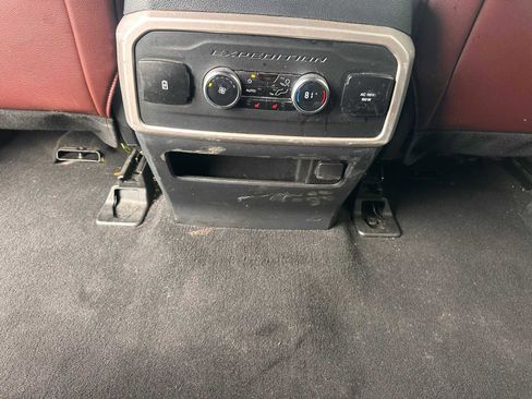 Used 2024 Ford Expedition Limited image 23