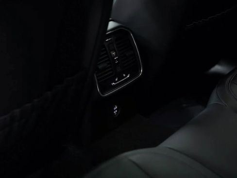 Certified 2025 Porsche Macan image 27