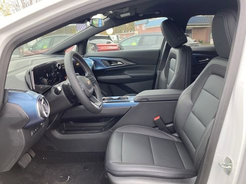 New 2026 Chevrolet Equinox EV LT image 9