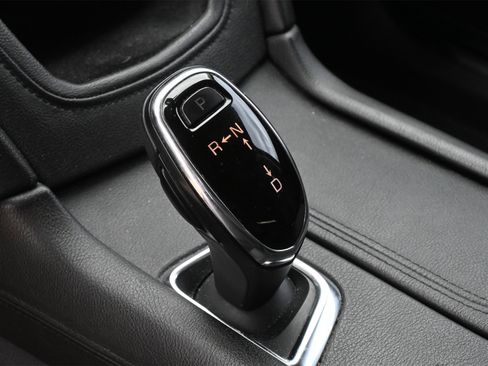 Used 2018 Cadillac XT5 Luxury w/ Driver Awareness Package image 14