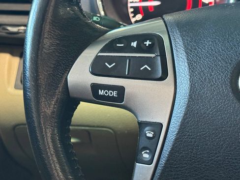Used 2011 Toyota Highlander Limited w/ Tow Pkg AWD/4WD image 31
