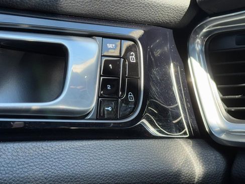 Used 2019 Porsche Panamera 4 image 16