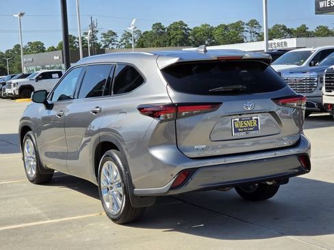 Used 2026 Toyota Highlander Limited AWD/4WD image 7