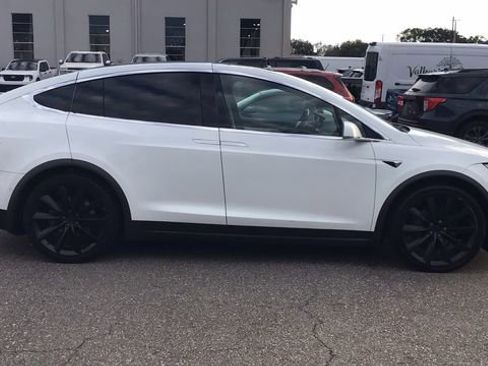 Used 2018 Tesla Model X 75D image 4