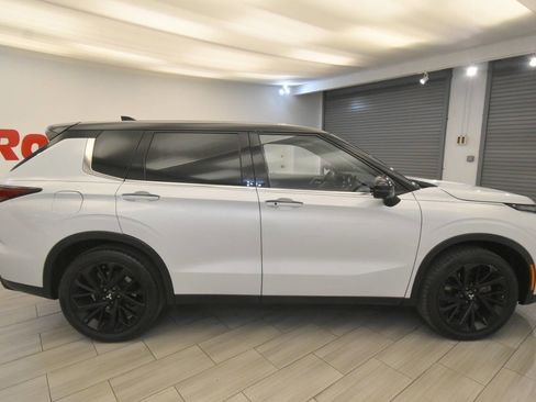 Used 2023 Mitsubishi Outlander SEL image 6